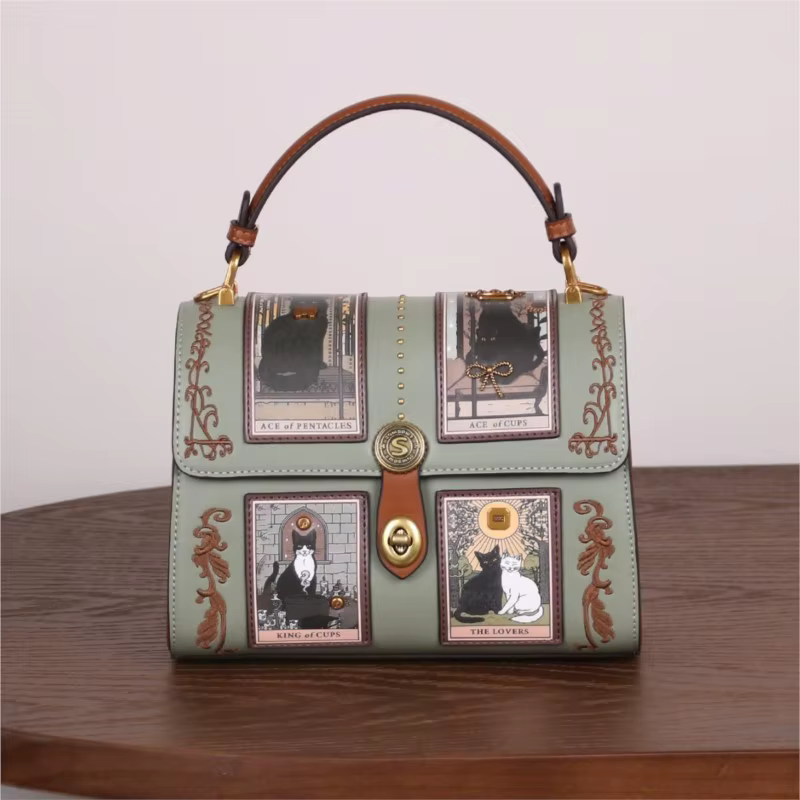 2026 autumn and winter new niche design high-end handbag retro light luxury heavy industry Boston women's pillow small square ba