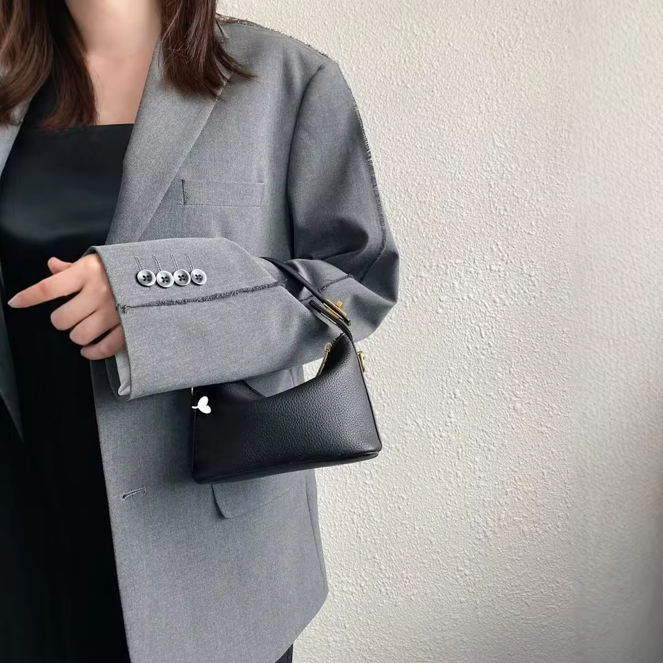 Simple and retro handbag, crossbody bag, soft leather small square bag
