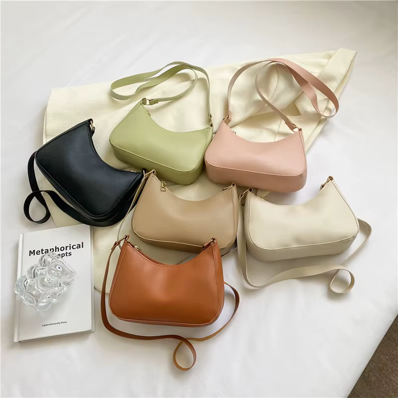 Fashionable and trendy solid-color handbag, simple and new small square bag, stylish and high-quality single-shoulder armpit bag