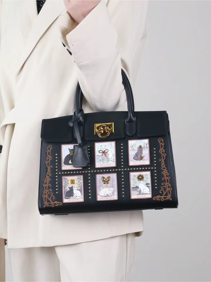 European and American fashion new exquisite cat bear print handbag for ladies to go out with versatile Boston bag